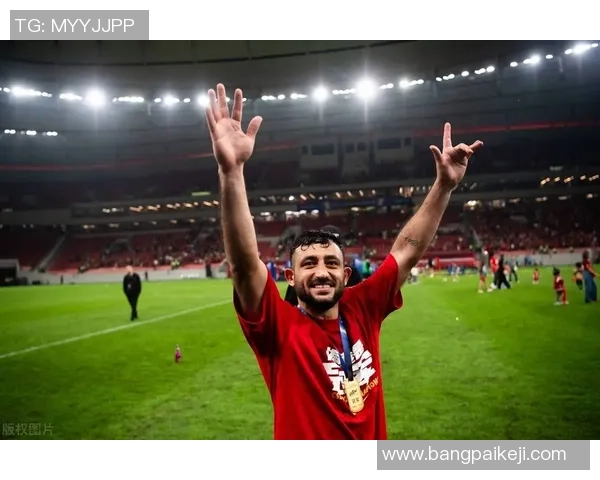 足球明星高高白白的魅力与风采在绿茵场上闪耀光芒 足球明星高高白白的魅力与风采在绿茵场上闪耀光芒