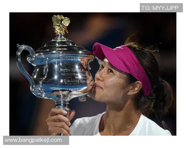 德国足球明星喜结良缘盛大婚礼引发球迷热议与祝福